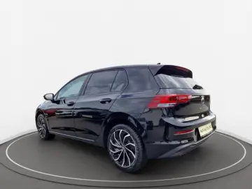 VW Golf VIII 2.0 TDI DSG 4MOTION Life   ACC   LED