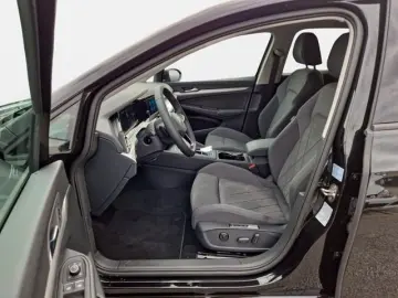 VW Golf VIII 2.0 TDI DSG 4MOTION Life   ACC   LED