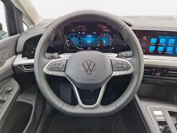 VW Golf VIII 2.0 TDI DSG 4MOTION Life   ACC   LED