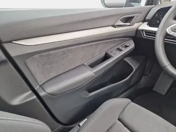 VW Golf VIII 2.0 TDI DSG 4MOTION Life   ACC   LED