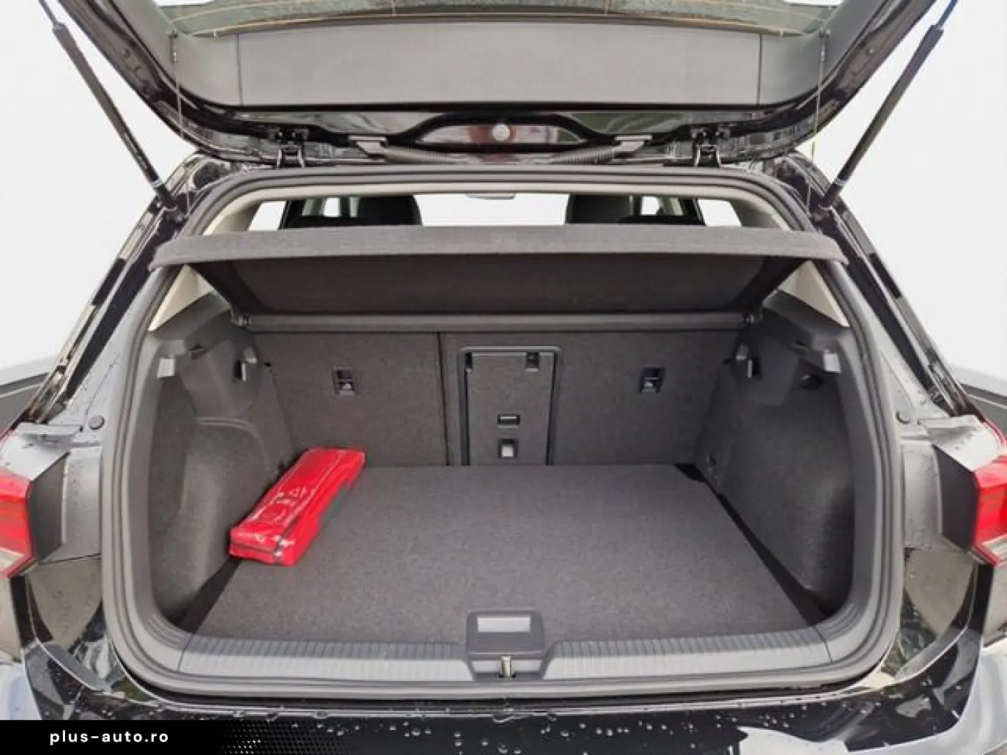 VW Golf VIII 2.0 TDI DSG 4MOTION Life   ACC   LED