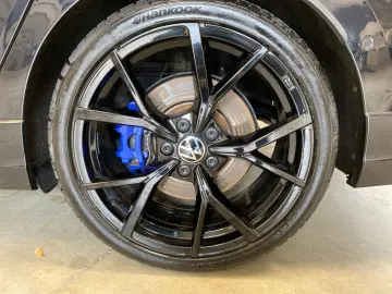 VW Golf VIII Variant  R  4M  Black Style AHK DCC IQ
