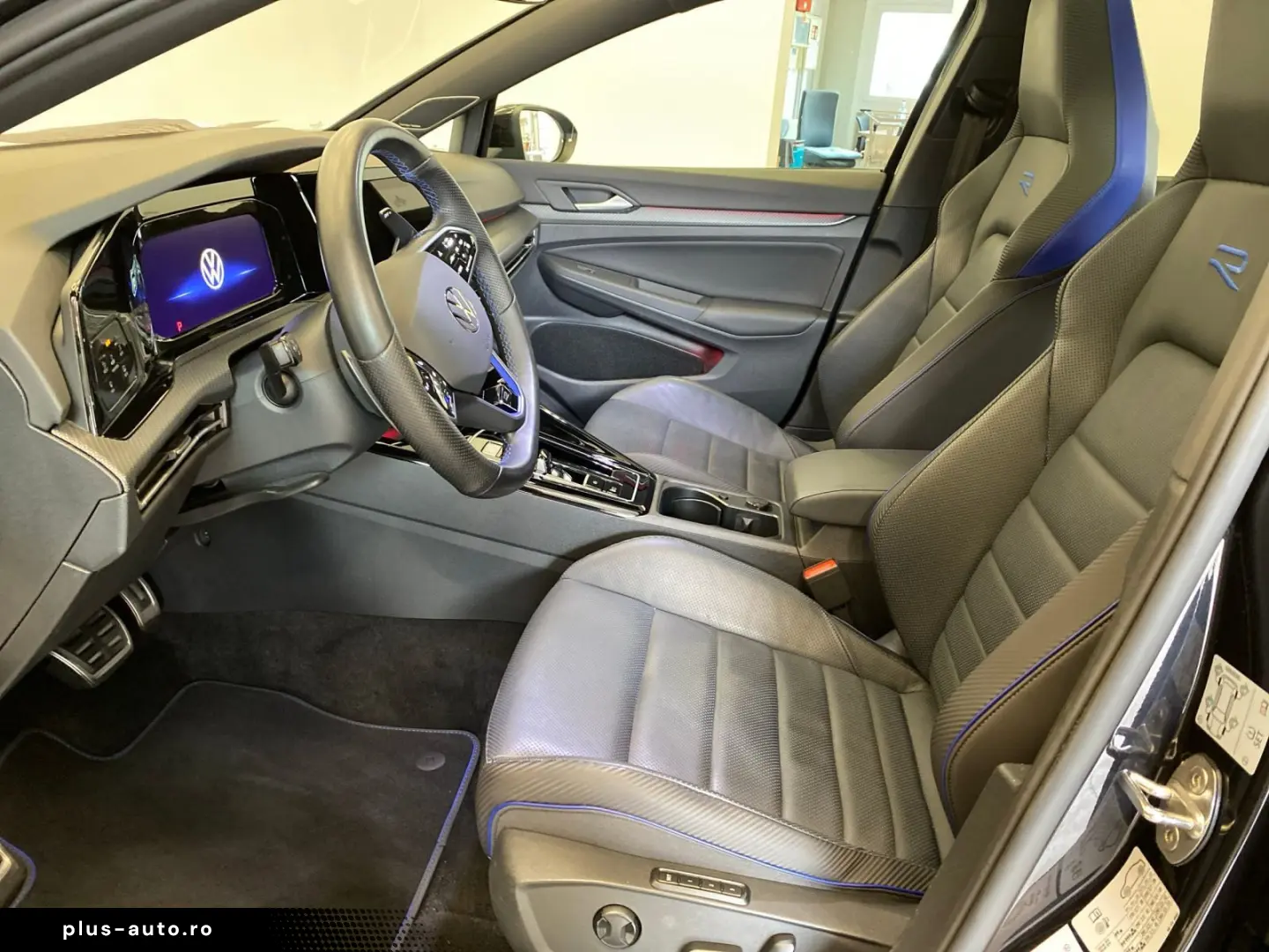 VW Golf VIII Variant  R  4M  Black Style AHK DCC IQ