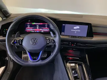 VW Golf VIII Variant  R  4M  Black Style AHK DCC IQ