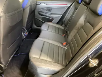 VW Golf VIII Variant  R  4M  Black Style AHK DCC IQ