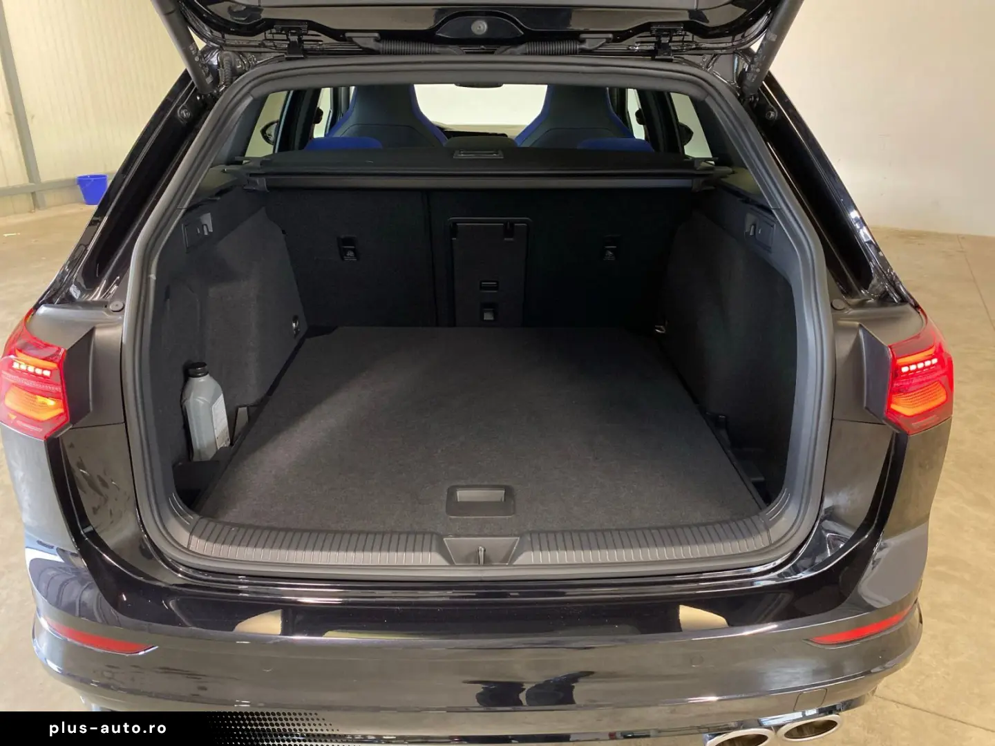 VW Golf VIII Variant  R  4M  Black Style AHK DCC IQ