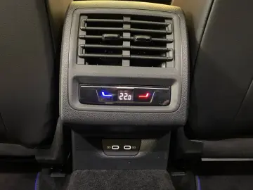 VW Golf VIII Variant  R  4M  Black Style AHK DCC IQ