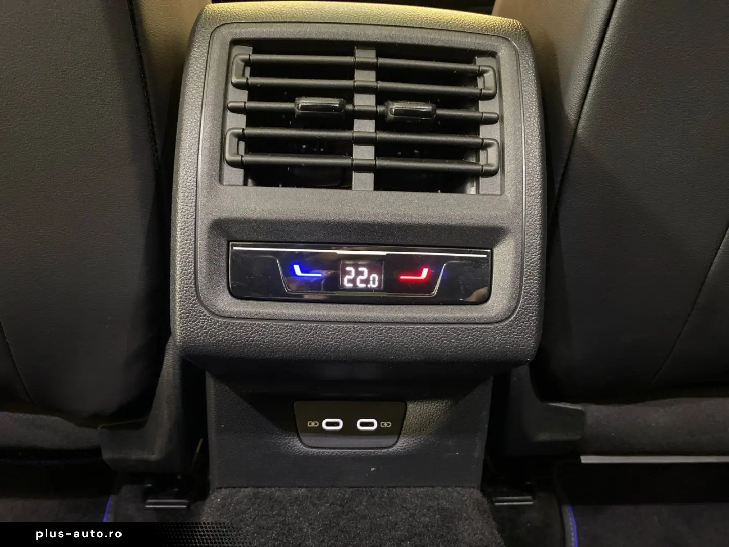 VW Golf VIII Variant  R  4M  Black Style AHK DCC IQ