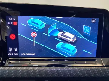 VW Golf VIII Variant  R  4M  Black Style AHK DCC IQ