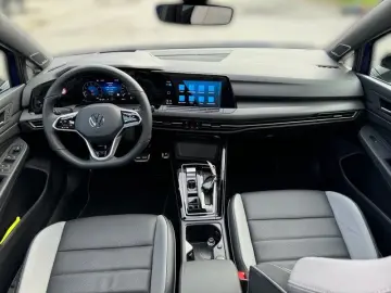 VW Golf VIII 2.0 TSI R-Line 4Motion PANODACH AHK LE