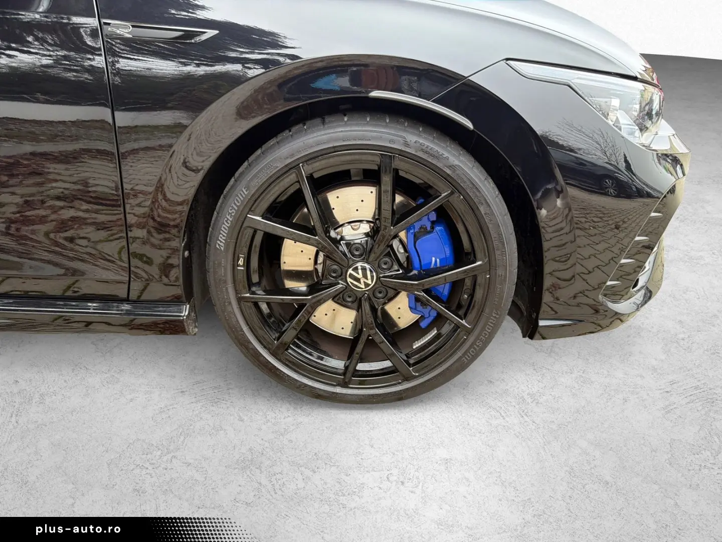 VW Golf VIII R 2.0 TSI 4MOTION 7-DSG AKP PANO HARMA