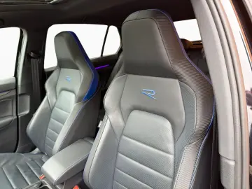 VW Golf VIII R 2.0 TSI 4MOTION 7-DSG AKP PANO HARMA