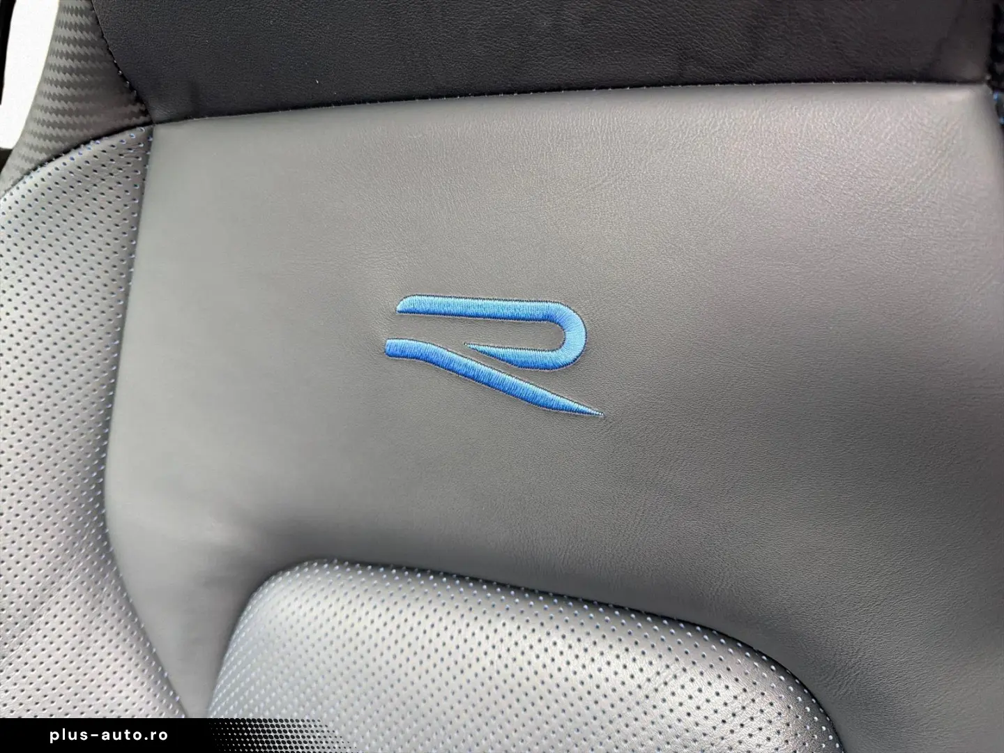 VW Golf VIII R 2.0 TSI 4MOTION 7-DSG AKP PANO HARMA