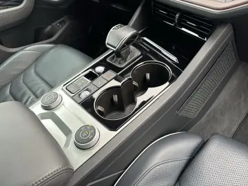 VW Touareg Atmosphere eHybrid AHK Pano Matrix Luft