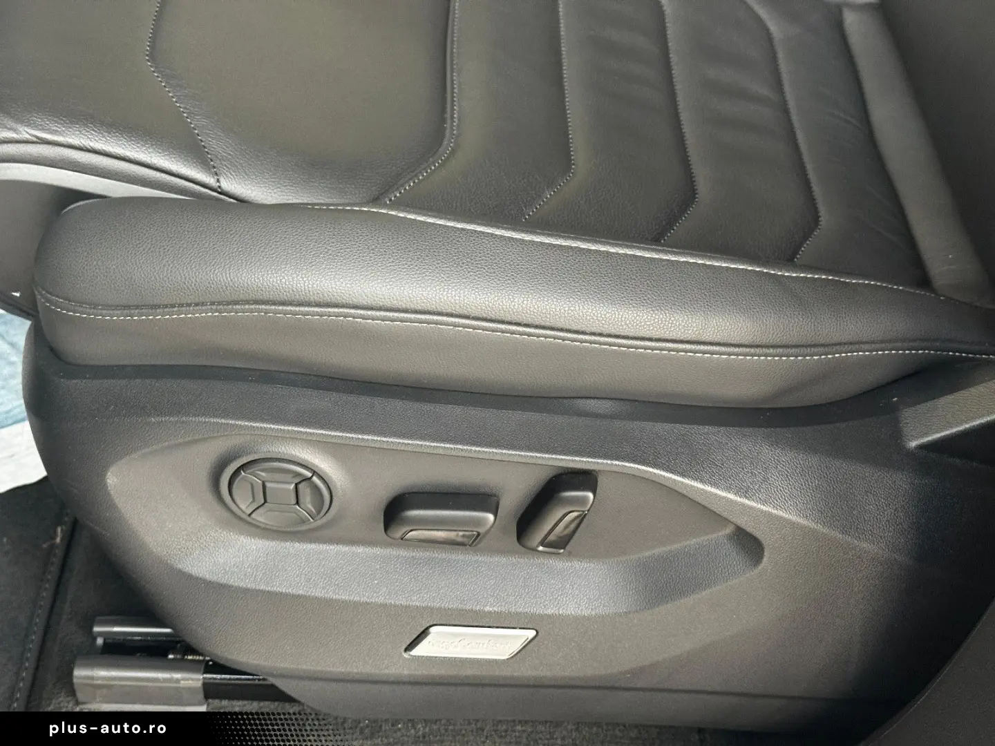 VW Touareg R-Line 4Motion 3.0 TSI Pano LED Head-Up