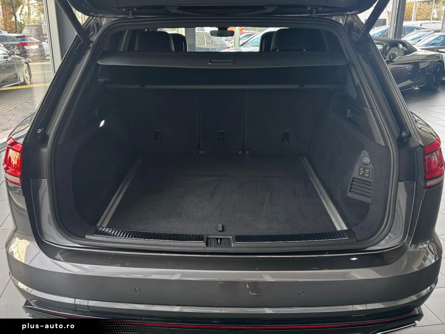 VW Touareg R-Line 4Motion 3.0 TSI Pano LED Head-Up