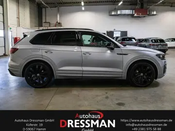 VW Touareg R-Line 4M. ACC HuD DYN LUFT PANO MATRIX