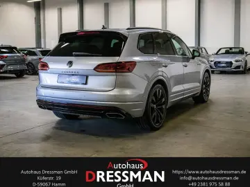 VW Touareg R-Line 4M. ACC HuD DYN LUFT PANO MATRIX