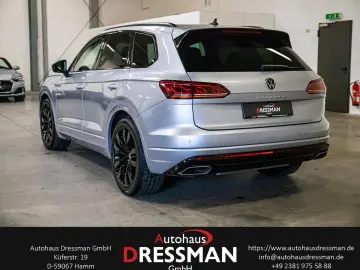 VW Touareg R-Line 4M. ACC HuD DYN LUFT PANO MATRIX