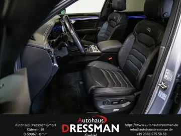 VW Touareg R-Line 4M. ACC HuD DYN LUFT PANO MATRIX