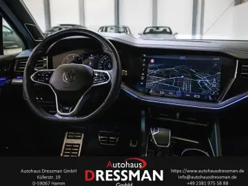 VW Touareg R-Line 4M. ACC HuD DYN LUFT PANO MATRIX