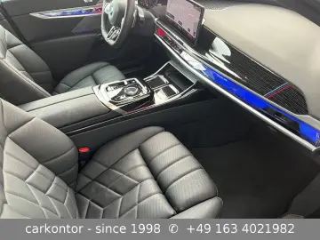 BMW 750e xDr  M SPORTPAKET FROZEN GREY BELÜFT 2025