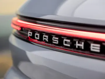 PORSCHE CAYENNE 3.0 E-HYBRID   HEAD-UP ABGAS VOLL!