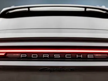 PORSCHE CAYENNE COUPE 3.0 S E-HYBRID   SPORTDESIGN VOLL