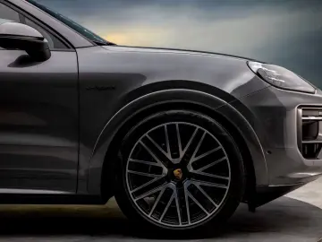 PORSCHE CAYENNE COUPE 3.0 S E-HYBRID   SPORTDESIGN VOLL