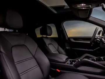 PORSCHE CAYENNE COUPE 3.0 S E-HYBRID   SPORTDESIGN VOLL