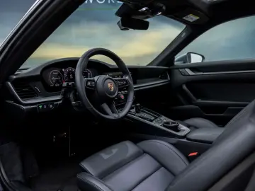PORSCHE 911-992 CARRERA COUPE MY25   ABGAS GLASDACH 18w