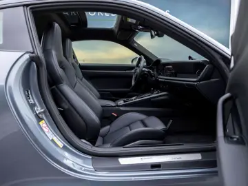 PORSCHE 911-992 CARRERA COUPE MY25   ABGAS GLASDACH 18w