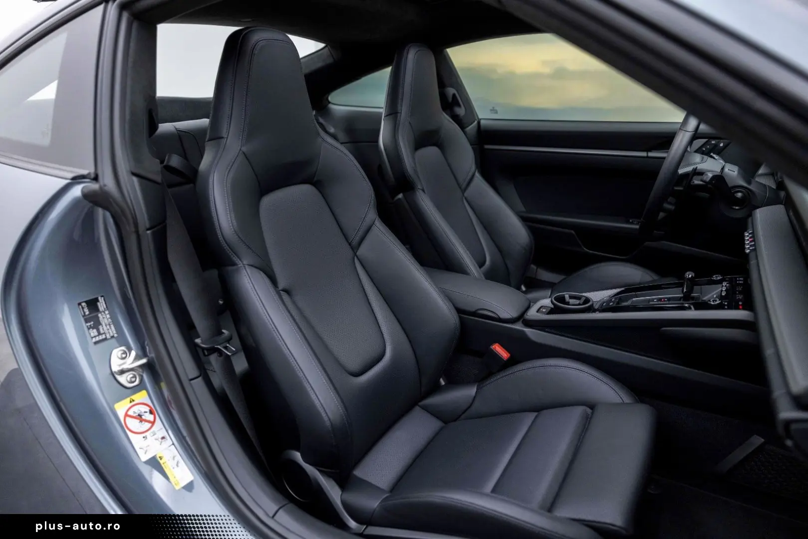 PORSCHE 911-992 CARRERA COUPE MY25   ABGAS GLASDACH 18w