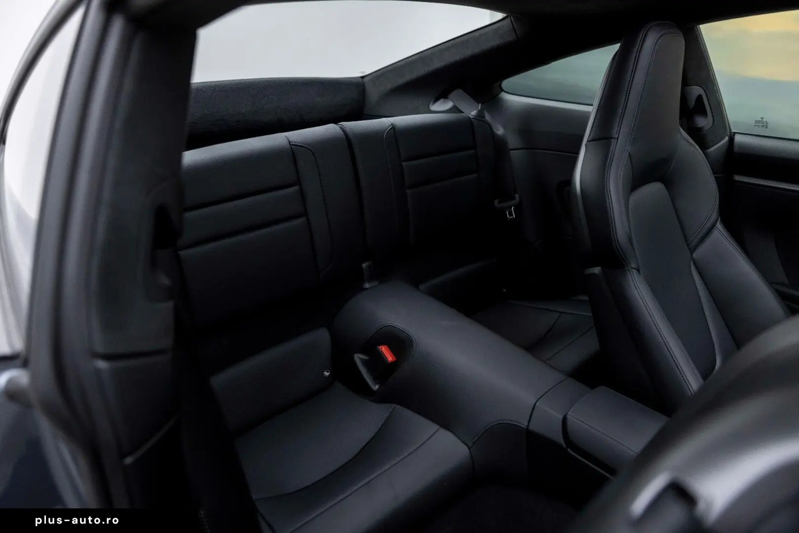 PORSCHE 911-992 CARRERA COUPE MY25   ABGAS GLASDACH 18w