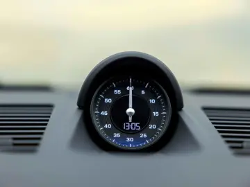 PORSCHE 911-992 CARRERA COUPE MY25   ABGAS GLASDACH 18w