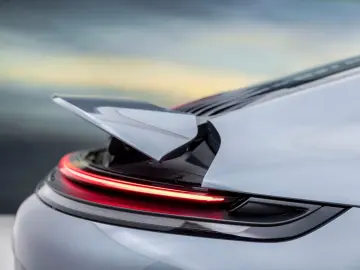 PORSCHE 911-992 CARRERA COUPE MY25   ABGAS GLASDACH 18w