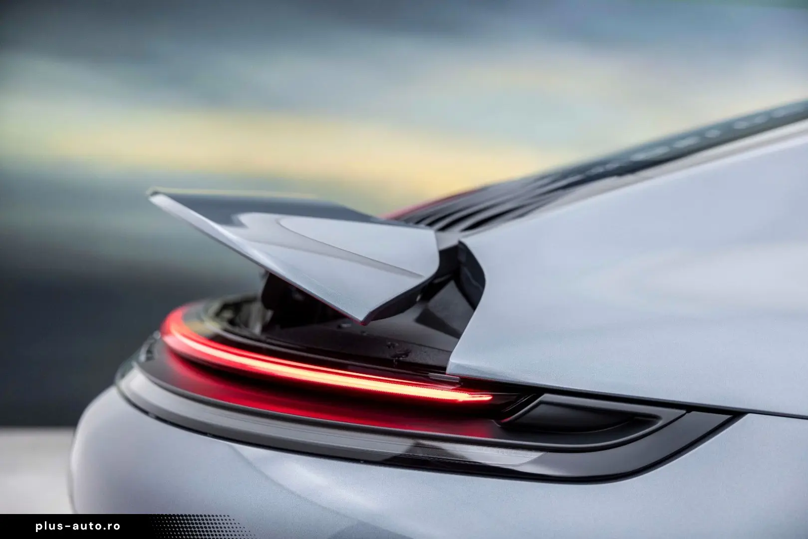 PORSCHE 911-992 CARRERA COUPE MY25   ABGAS GLASDACH 18w