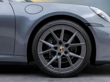 PORSCHE 911-992 CARRERA COUPE MY25   ABGAS GLASDACH 18w