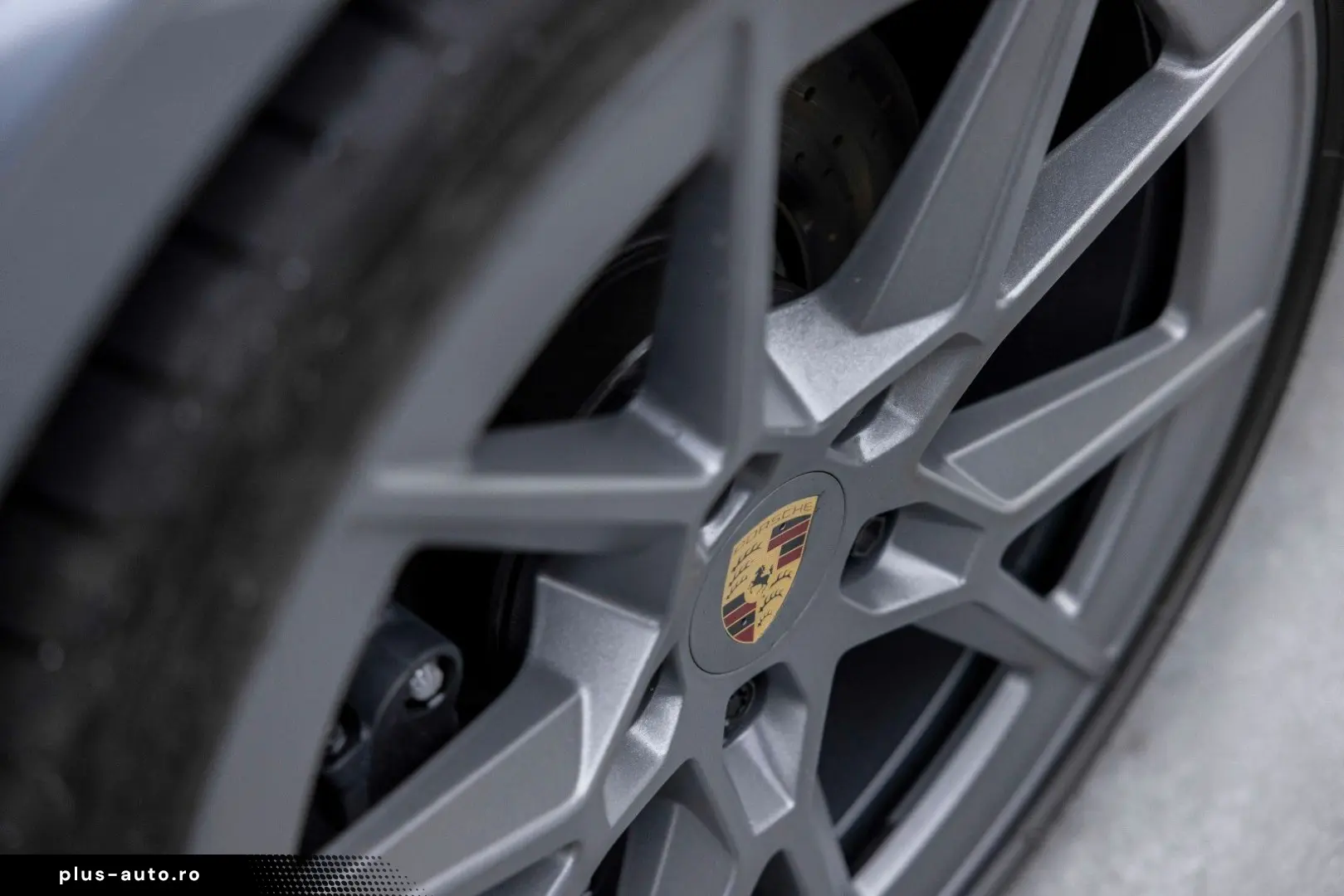 PORSCHE 911-992 CARRERA COUPE MY25   ABGAS GLASDACH 18w