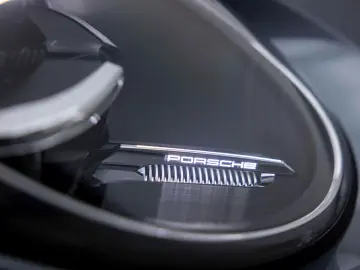 PORSCHE 911-992 CARRERA COUPE MY25   ABGAS GLASDACH 18w