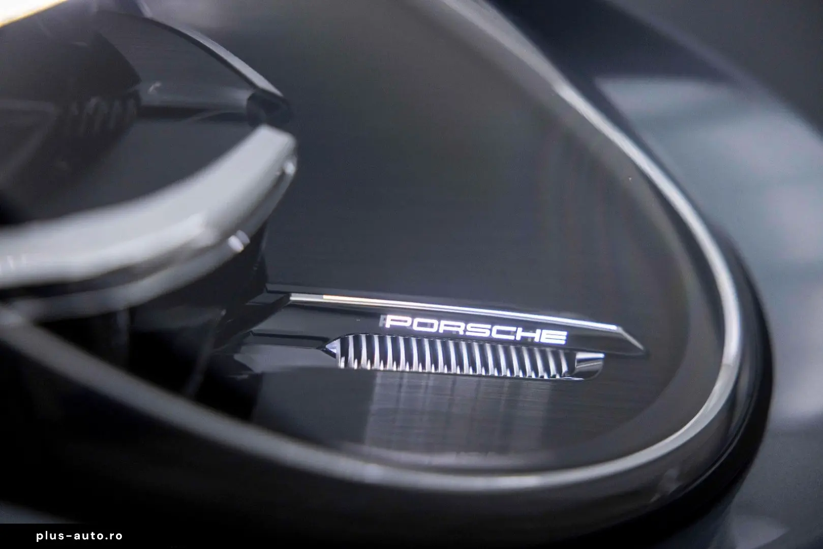 PORSCHE 911-992 CARRERA COUPE MY25   ABGAS GLASDACH 18w