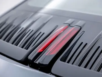 PORSCHE 911-992 CARRERA COUPE MY25   ABGAS GLASDACH 18w