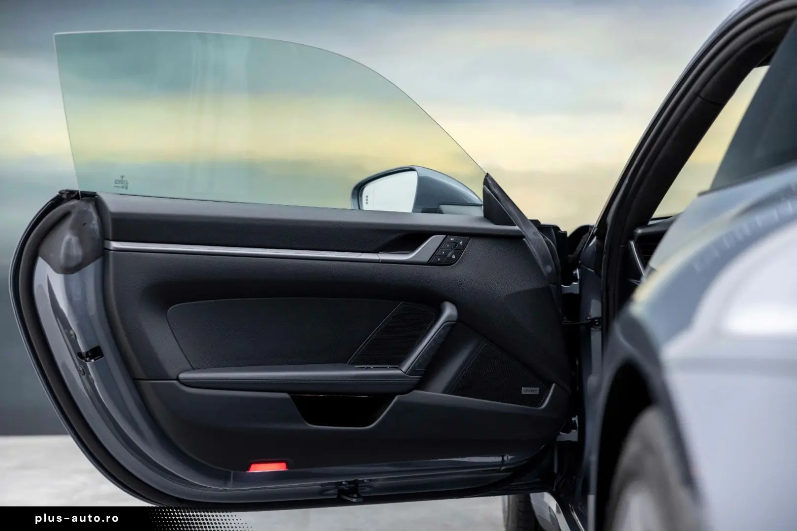 PORSCHE 911-992 CARRERA COUPE MY25   ABGAS GLASDACH 18w