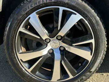 Peugeot 2008  Urbancross  5 moduri condus  garantie  rate