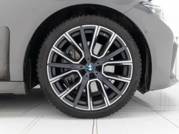 BMW 745 Le-xDrive-PlugIn Hybrid- Pachet M