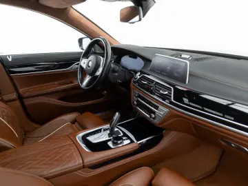 BMW 745 Le-xDrive-PlugIn Hybrid- Pachet M