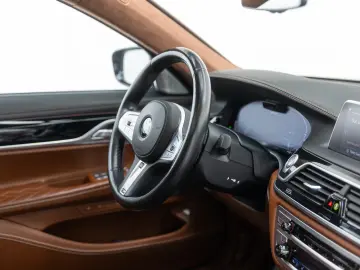 BMW 745 Le-xDrive-PlugIn Hybrid- Pachet M