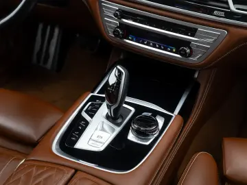 BMW 745 Le-xDrive-PlugIn Hybrid- Pachet M