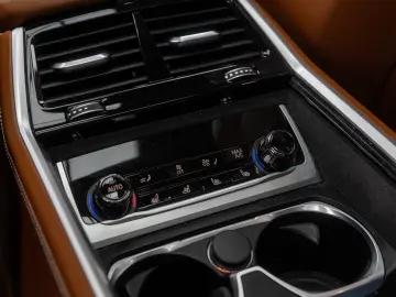 BMW 745 Le-xDrive-PlugIn Hybrid- Pachet M