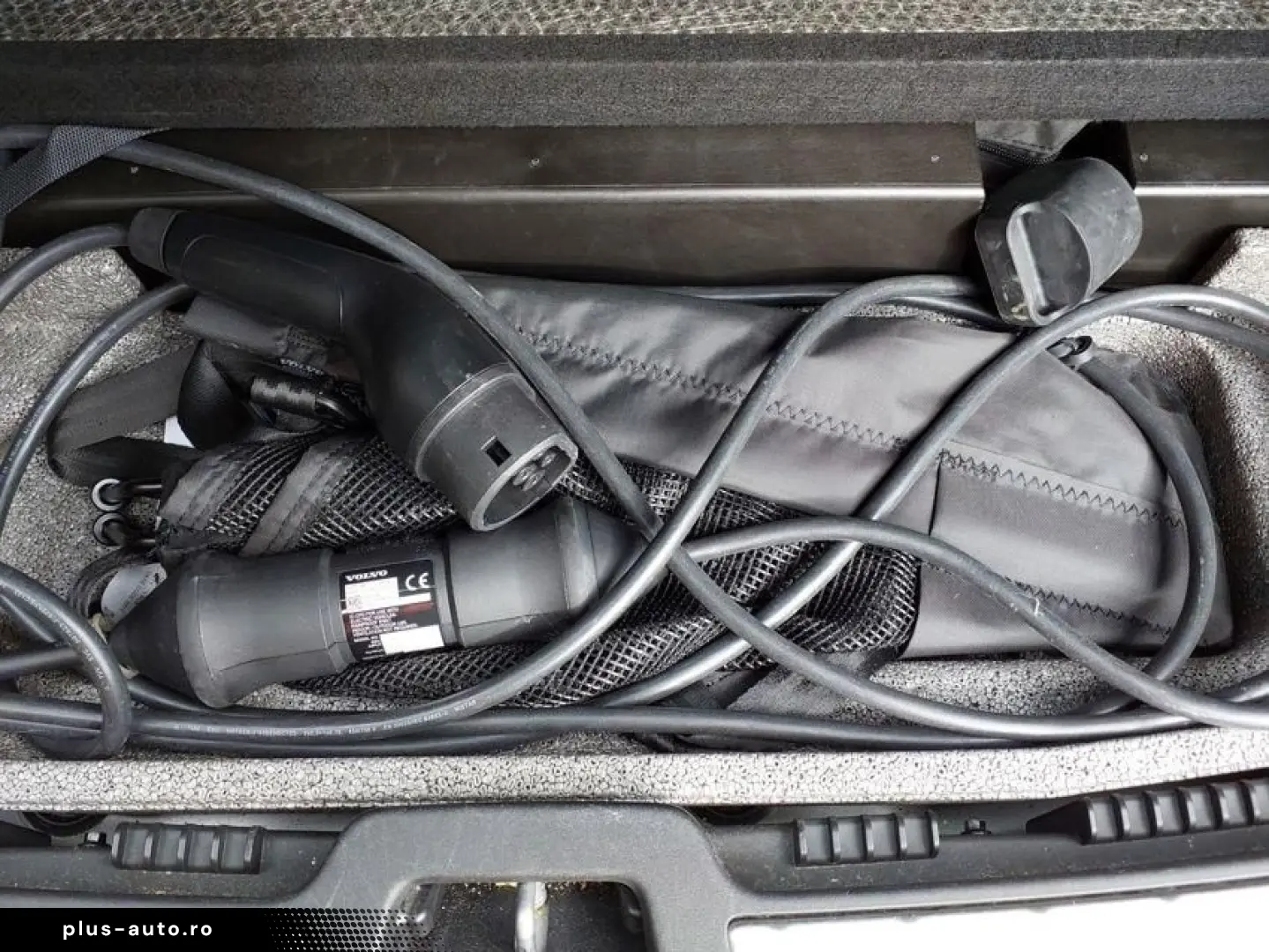 VOLVO XC 60 T6 AWD Plus Dark Plug-In